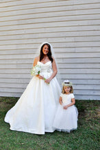 Load image into Gallery viewer, Amsale &#39;Melina&#39; size 14 used wedding dress front view on bride
