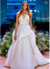 Load image into Gallery viewer, Monique Lhuillier &#39;Emerson&#39; size 4 new wedding dress front view on model
