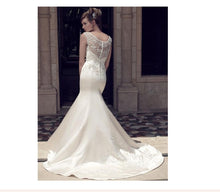 Load image into Gallery viewer, Casablanca &#39;2141&#39; size 6 new wedding dress back view on model
