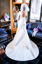 Load image into Gallery viewer, Michelle Roth &#39;Ryan&#39; - Michelle Roth - Nearly Newlywed Bridal Boutique - 4

