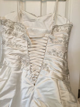 Load image into Gallery viewer, Mori Lee &#39;Ruched Bodice&#39; sz. 14-16
