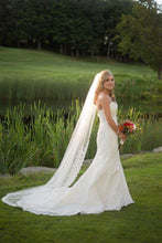 Load image into Gallery viewer, Casablanca &#39;1914&#39; size 6 used wedding dress side view on bride
