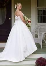Amsale 'Lauren' size 6 new wedding dress side view on bride