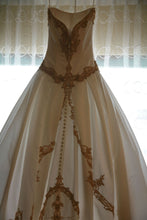 Load image into Gallery viewer, Amsale &#39;Embroidered&#39; size 2 used wedding dress back view on hanger
