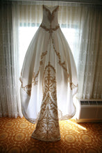 Load image into Gallery viewer, Amsale &#39;Embroidered&#39; size 2 used wedding dress back view on hanger
