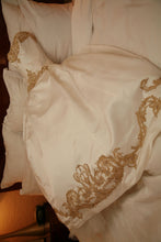 Load image into Gallery viewer, Amsale &#39;Embroidered&#39; size 2 used wedding dress view of trim
