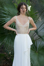 Load image into Gallery viewer, Watters &#39;Ruby/Fladdra&#39; size 4 new wedding dress front view on model
