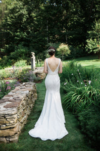 Mikaella '2016' size 4 used wedding dress back view on bride