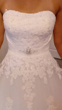 Load image into Gallery viewer, Venus &#39;AT4562&#39; size 6 new wedding dress front view close up on bride
