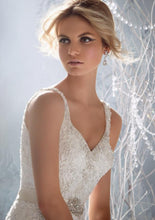 Load image into Gallery viewer, Mori Lee &#39;Venice Lace 1968&#39; Ivory
