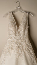Load image into Gallery viewer, Maggie Sottero &#39;Alba&#39; size 4 new wedding dress front view on hanger
