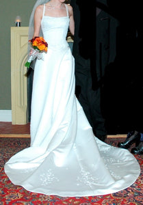 Pronovias 'Hechizo' size 0 used wedding dress front view on bride