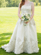 Load image into Gallery viewer, Kelly Faetanini &#39;Dupre&#39; - Kelly Faetanini - Nearly Newlywed Bridal Boutique - 4
