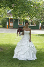Load image into Gallery viewer, Maggie Sottero &#39;Priscilla&#39; - Maggie Sottero - Nearly Newlywed Bridal Boutique - 1
