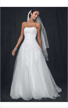 Load image into Gallery viewer, David&#39;s Bridal &#39;Strapless Tulle&#39;
