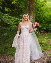 Load image into Gallery viewer, Watters &#39;Nyra&#39; size 8 used wedding dress front view on bride

