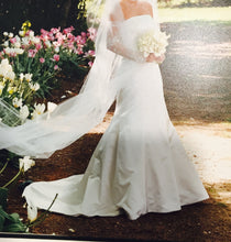 Load image into Gallery viewer, Amsale &#39;Strapless&#39; - Amsale - Nearly Newlywed Bridal Boutique - 1
