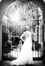 Load image into Gallery viewer, Monique Lhuillier &#39;Harper&#39; - Monique Lhuillier - Nearly Newlywed Bridal Boutique - 1
