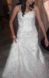 Allure Bridals '8488' size 6 used wedding dress front view on bride