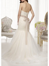 Load image into Gallery viewer, Essence of Australia &#39;Tulle&#39; - Essense of Australia - Nearly Newlywed Bridal Boutique - 1
