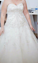 Load image into Gallery viewer, Allure &#39;P854&#39; size 16 used wedding dress front view on bride
