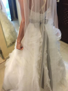 Lazaro '3100' size 2 used wedding dress back view on bride