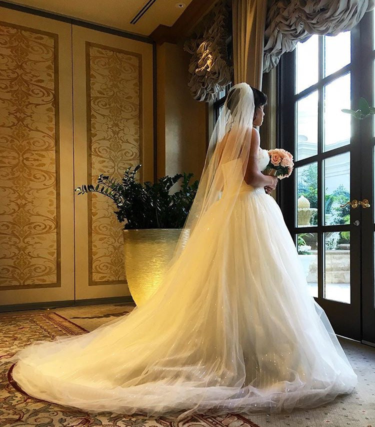 Zac Posen 'Beaded Dress' size 8 used wedding dress side view on bride