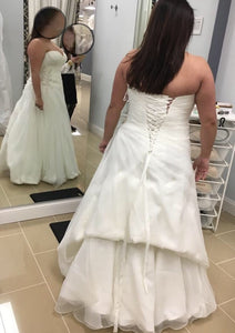 Mori Lee 'Julietta' size 18 new wedding dress back view on bride