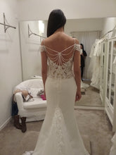 Load image into Gallery viewer, Nicole Spose &#39;NIAB 1840&#39; size 6 used wedding dress back view on bride
