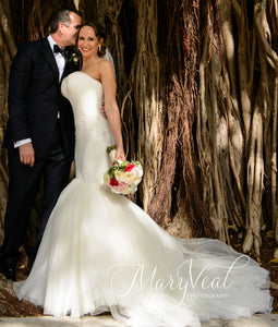 Mark Zunino 'Mermaid' size 4 used wedding dress side view on bride