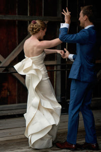 Oscar de la Renta 'Caroline' size 4 used wedding dress back view on bride