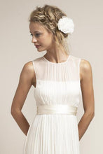 Load image into Gallery viewer, Saja Wedding &#39;HB6979&#39; size 0 new wedding dress front view close up on model
