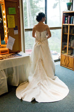 Load image into Gallery viewer, Mon Cheri &#39;James Clifford&#39; - Mon CHeri Bridal - Nearly Newlywed Bridal Boutique - 3
