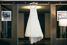 Load image into Gallery viewer, Monique Lhuillier &#39;Bliss&#39; - Monique Lhuillier - Nearly Newlywed Bridal Boutique - 4
