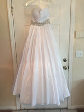 Load image into Gallery viewer, Allure Bridals &#39;8969&#39; size 4 used wedding dress front view on hanger
