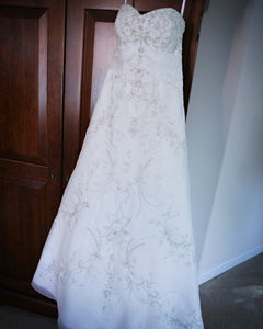 Allure Bridals '8514' size 8 used wedding dress front view on hanger