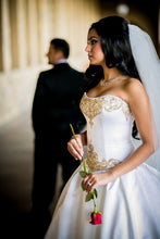 Load image into Gallery viewer, Amsale &#39;Embroidered&#39; size 2 used wedding dress front view on bride
