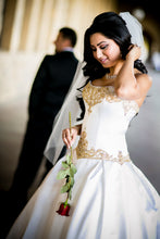 Load image into Gallery viewer, Amsale &#39;Embroidered&#39; size 2 used wedding dress front view on bride
