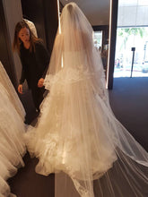 Load image into Gallery viewer, Vera Wang &#39;Helena&#39; size 6 used wedding dress back view on bride
