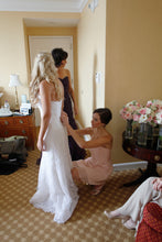 Load image into Gallery viewer, Monique Lhuillier &#39;Ava&#39; - Monique Lhuillier - Nearly Newlywed Bridal Boutique - 4
