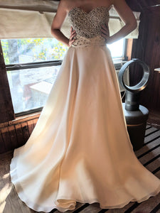 Naeem Khan 'Venice' size 10 new wedding dress front view on bride