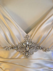A.C.E. 'Exclusive Bridals' size 6 used wedding dress front view close up