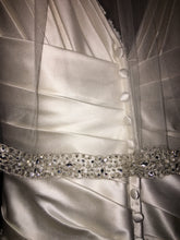 Load image into Gallery viewer, A.C.E. &#39;Exclusive Bridals&#39; size 6 used wedding dress close up veil of back
