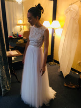 Load image into Gallery viewer, Daalarna &#39;Modern&#39; size 2 new wedding dress front view on bride
