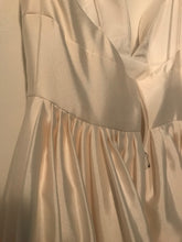 Load image into Gallery viewer, BHLDN &#39;Opaline&#39; size 4 new wedding dress view of gathers
