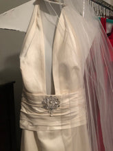 Load image into Gallery viewer, Custom &#39;Classic/Sexy&#39; size 4 used wedding dress front view close up
