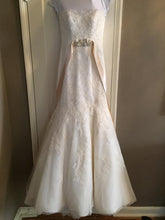 Load image into Gallery viewer, Augusta Jones &#39;Maria&#39; - Augusta Jones - Nearly Newlywed Bridal Boutique - 8
