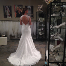 Load image into Gallery viewer, Allure Bridals &#39;9119&#39; size 6 new wedding dress back view on bride
