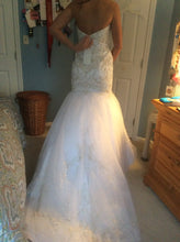 Load image into Gallery viewer, Casablanca &#39;2197&#39; size 8 new wedding dress back view on bride
