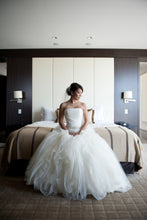 Load image into Gallery viewer, Pronovias &#39;Bengala&#39; - Pronovias - Nearly Newlywed Bridal Boutique - 1
